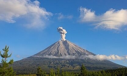 Gunung Semeru Erupsi Dua Kali, Kolom Abu Capai 800 Meter